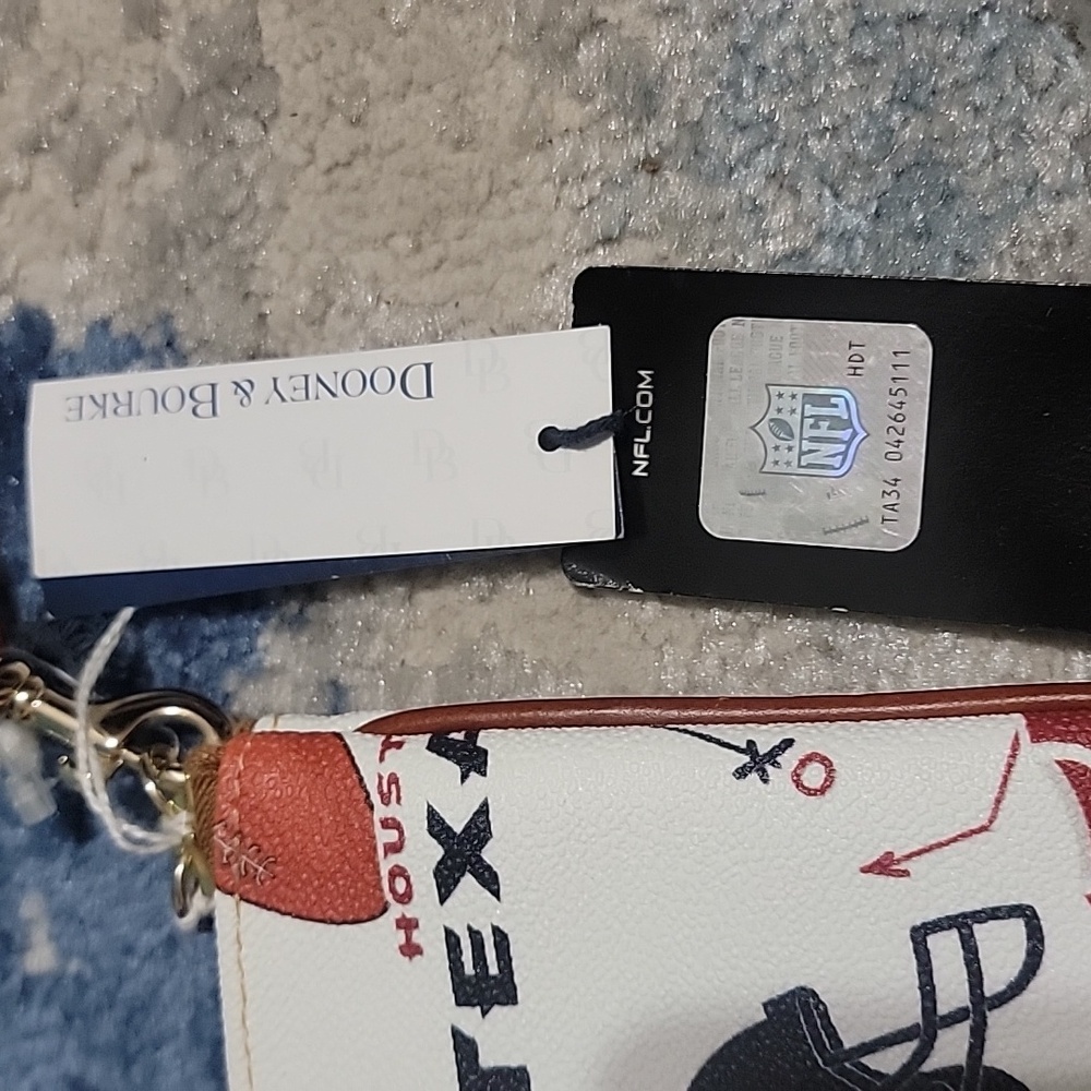 Dooney & Bourke - Picture 4 of 5